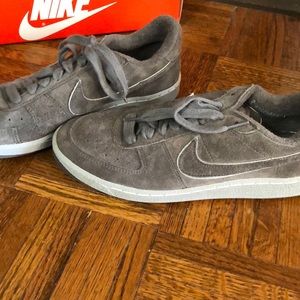 VINTAGE NIKES!